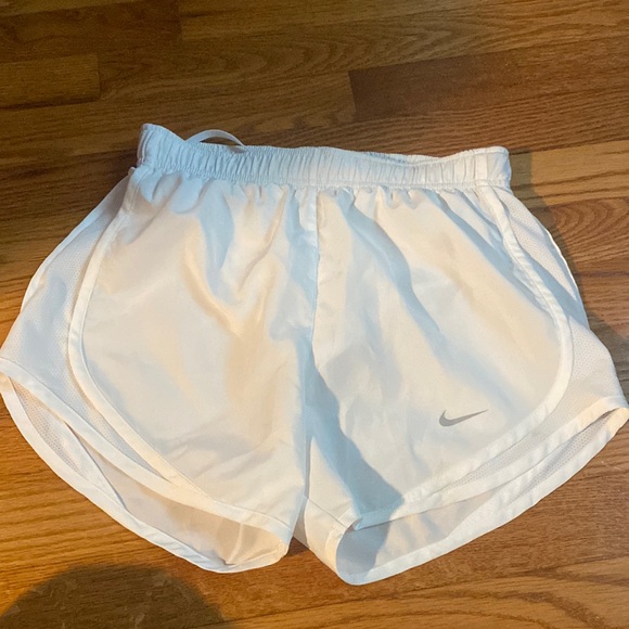 White Nike shorts - Picture 1 of 3